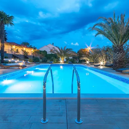 Modern With Pool Ferienhaus Bibinje