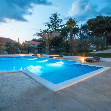 Ferienhaus Modern With Pool Bibinje