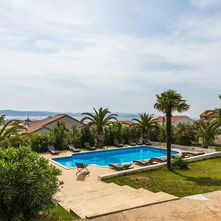 Tatil Evi Modern With Pool