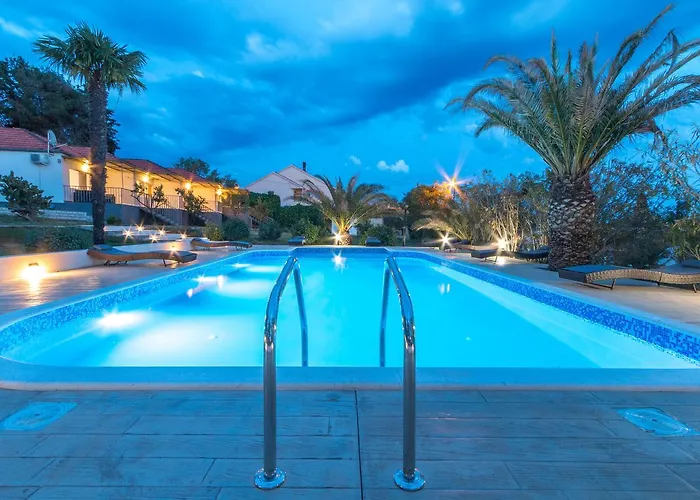 Modern With Pool Casa de Férias Bibinje