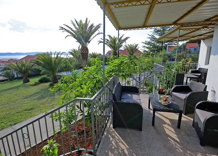 Modern With Pool Casa de Férias Bibinje