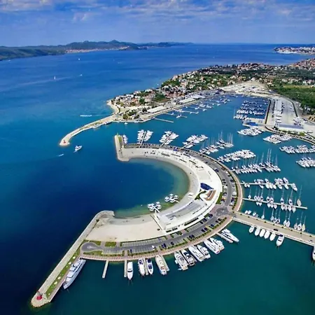 Holiday home Modern With Pool