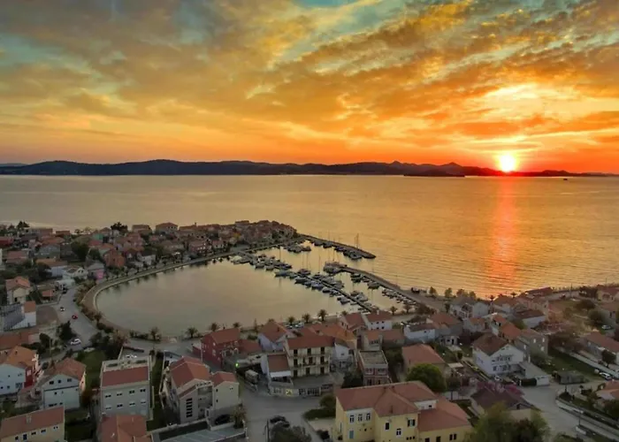 Modern With Pool Vakantiehuis