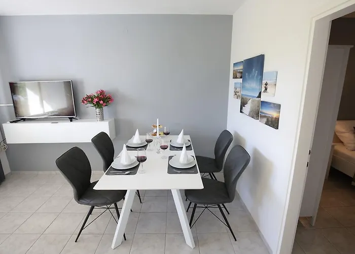 Modern With Pool Vakantiehuis *