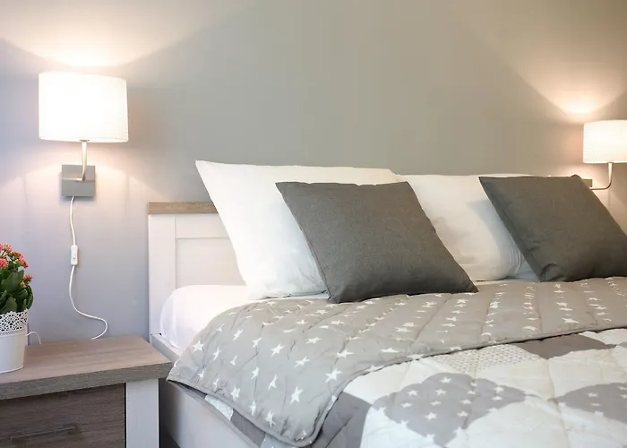 Vakantiehuis Modern With Pool