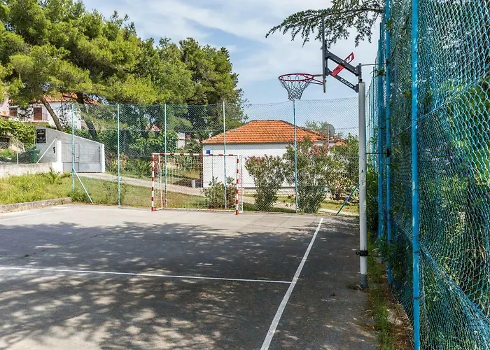 Vakantiehuis Modern With Pool *